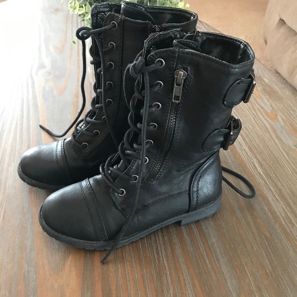 Girls Zippered Combat Boots (size 1)